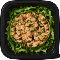 Тар-тар из лосося с чипсами riso nero