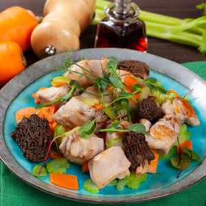 Рагу из кролика со сморчками и соусом порто