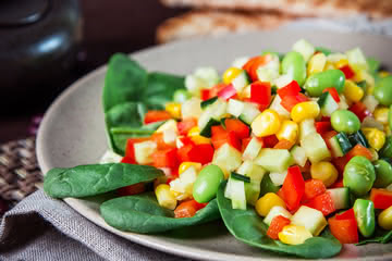 Салат с кукурузой и зелёными бобами Эдамаме